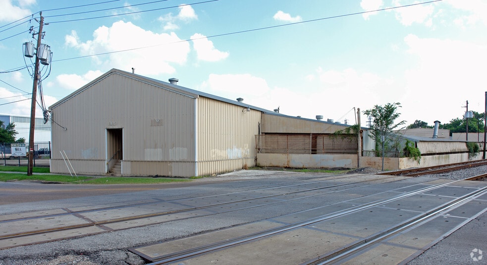 Primary Photo Of 5437 Clay St, Houston Warehouse For Sale
