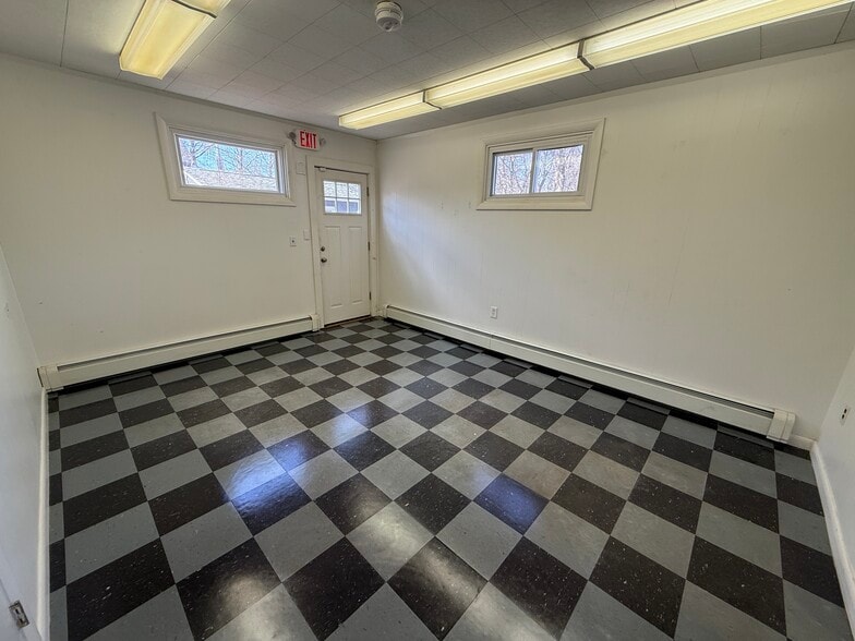 More Photos Of 851-855 Sawyer St, South Portland Storefront Retail Office For Lease