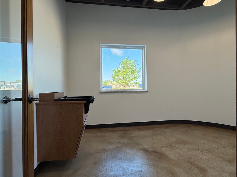 More Photos Of 8100 Silver Crossing Xing, Oklahoma City Coworking Space