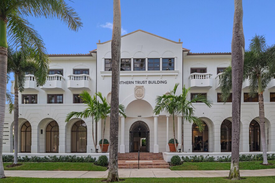 More Photos Of 440 Royal Palm Way, Palm Beach Office For Lease