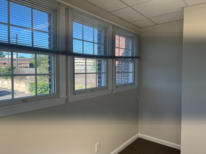 More Photos Of 27 Pine St, New Canaan Office For Sale