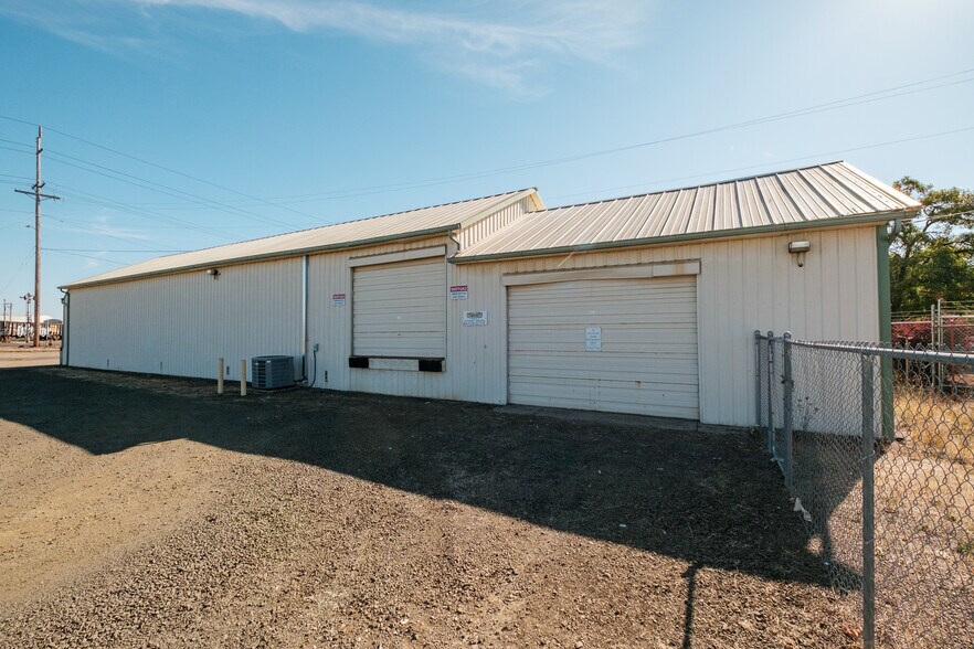 More Photos Of 500 Queen Ave SW, Albany Service For Sale