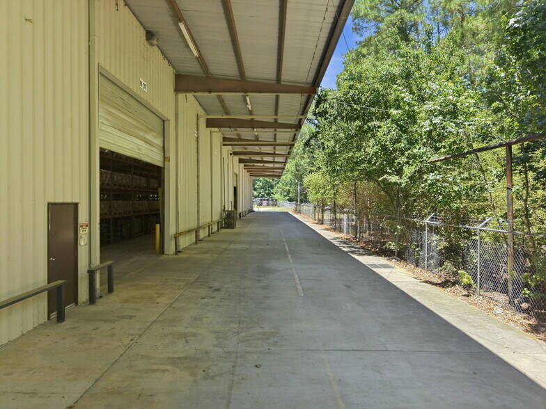 More Photos Of 1526 S Brightleaf Blvd, Smithfield Warehouse For Lease