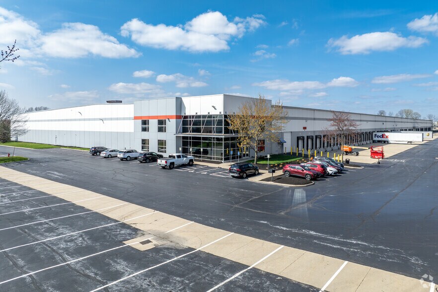 Primary Photo Of 5920 Green Pointe Dr S, Groveport Warehouse For Lease