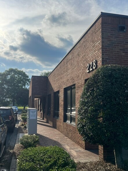 More Photos Of 228 Westinghouse Blvd, Charlotte Office For Lease