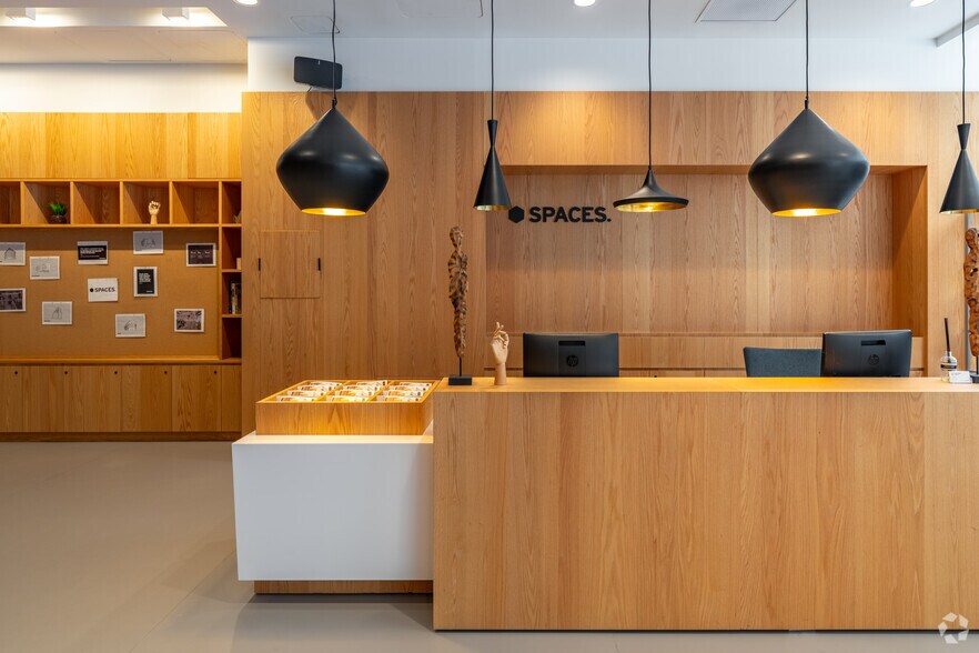 More Photos Of 405 Lexington Ave, New York Coworking Space