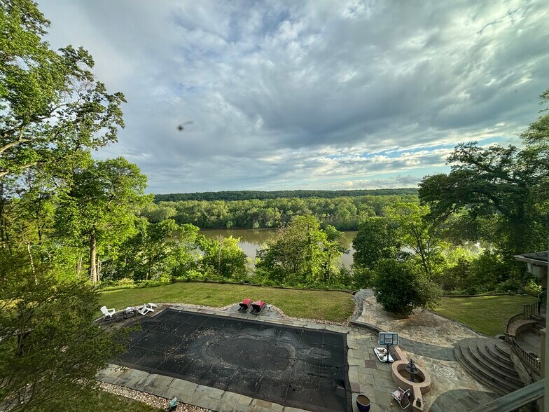 More Photos Of 11500 Springridge Rd, Potomac Specialty For Sale