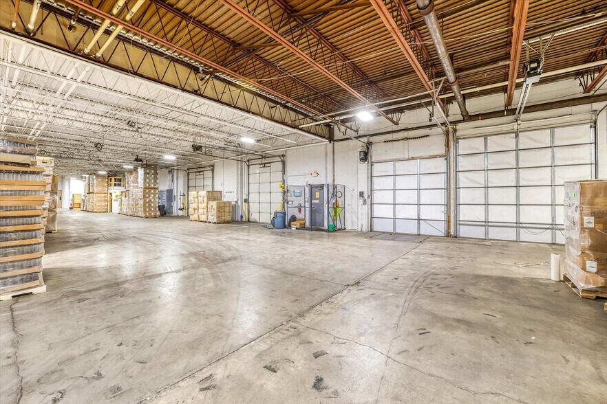 More Photos Of 130-150 Eva St, Saint Paul Warehouse For Sale