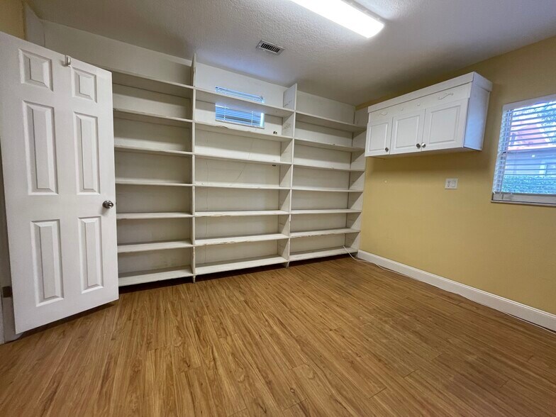 More Photos Of 633 N Bay St, Eustis Office Residential For Sale