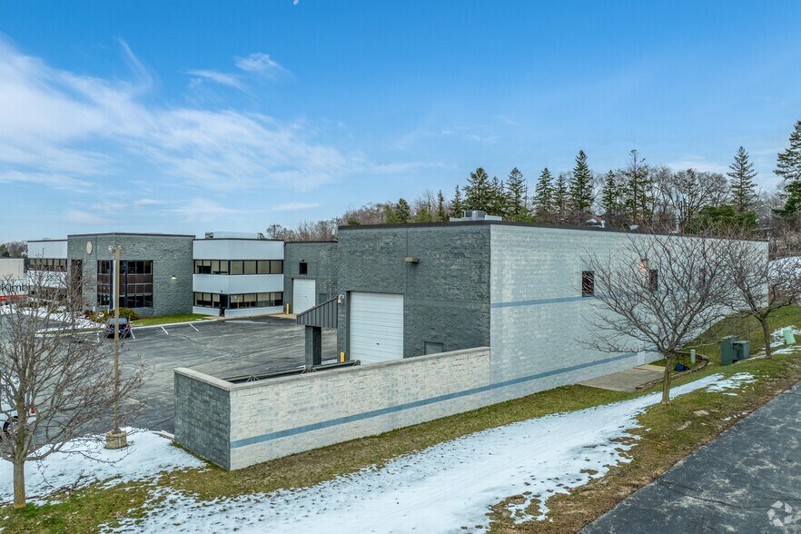 More Photos Of 1711 Paramount Ct, Waukesha Warehouse For Lease