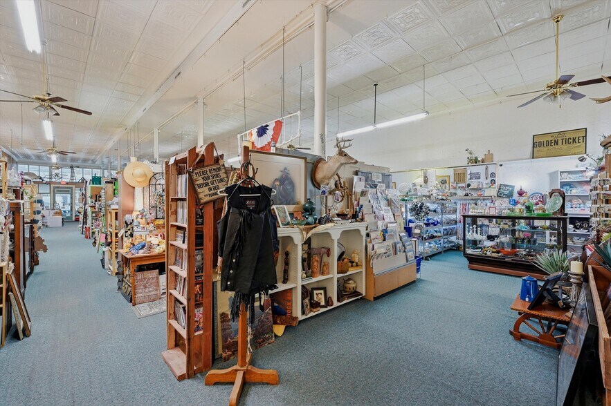 More Photos Of 321 N Main St, Bonham General Retail For Sale