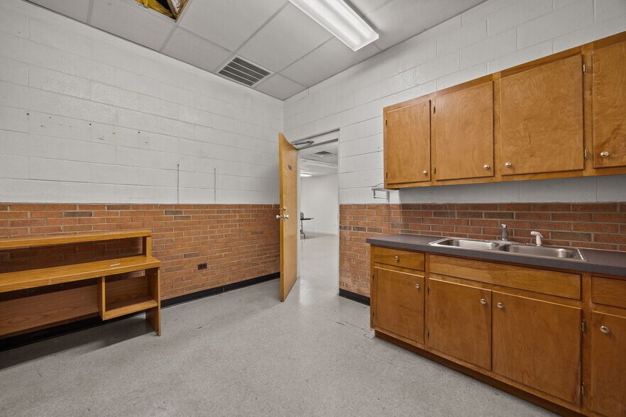 More Photos Of 201 4th St, Walnut Cove Office For Sale