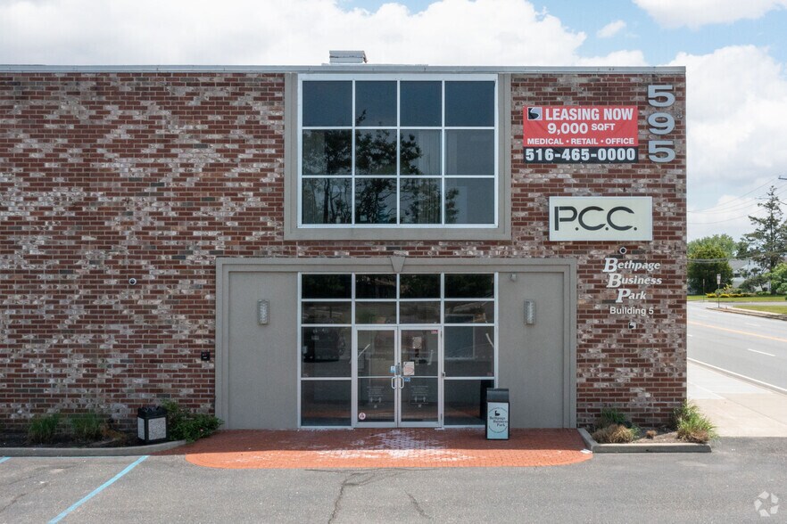 More Photos Of 595 S Broadway, Hicksville Warehouse For Lease
