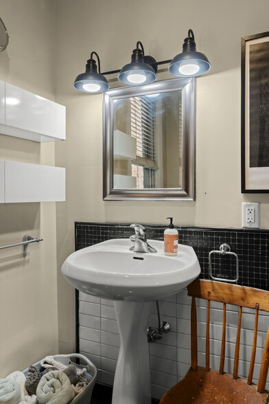 More Photos Of 305 N Queen St, Lancaster Storefront Retail Residential For Sale