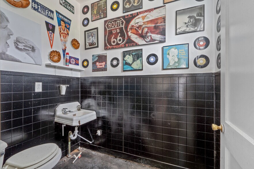 More Photos Of 9681 US 20, Cassville Restaurant For Sale