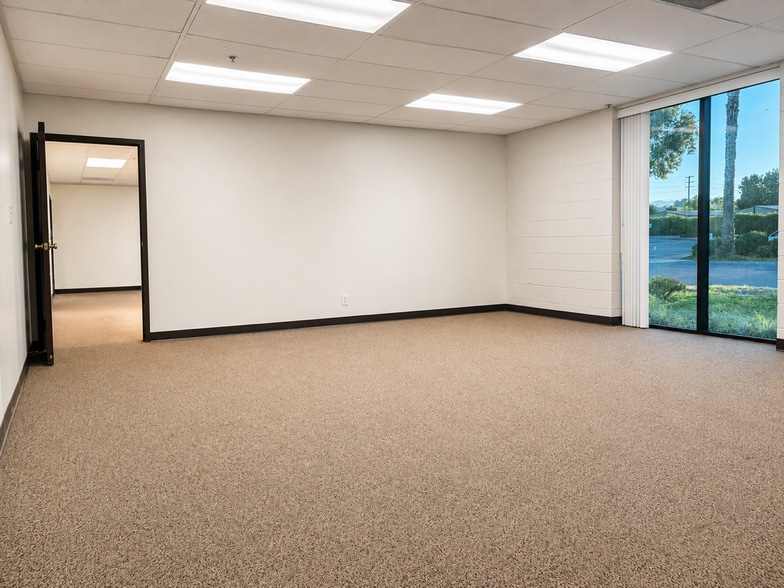 More Photos Of 5450 Tech Cr, Moorpark Manufacturing For Lease