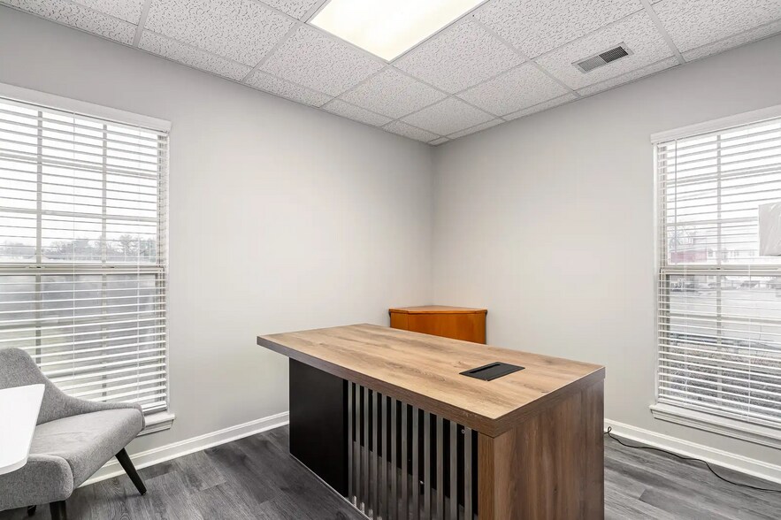 More Photos Of 3103 Breckenridge Ln, Louisville Office For Sale