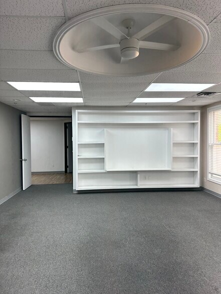 More Photos Of 17768 Preston Rd, Dallas Office For Lease