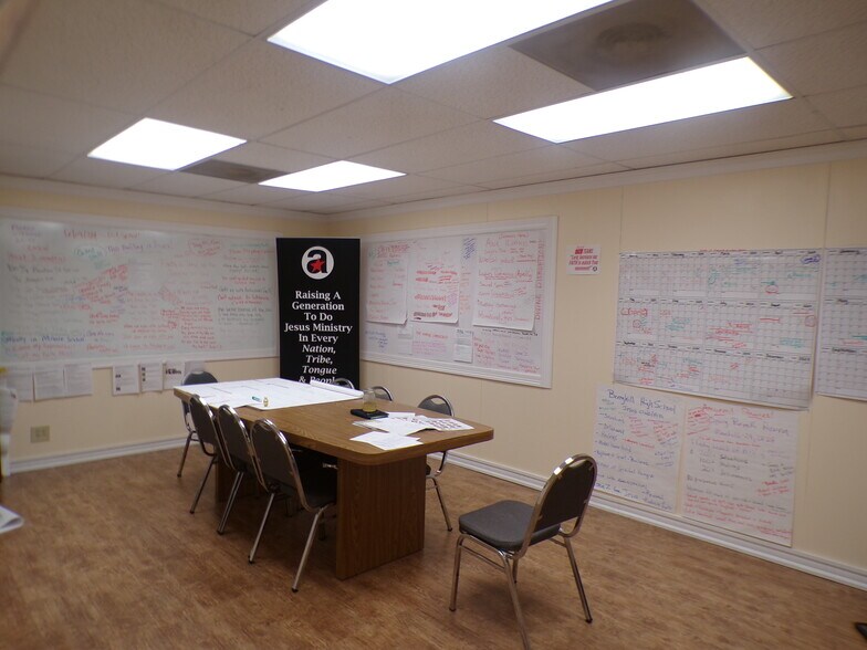 More Photos Of 7619-7621 E 46th Pl, Tulsa Showroom For Sale