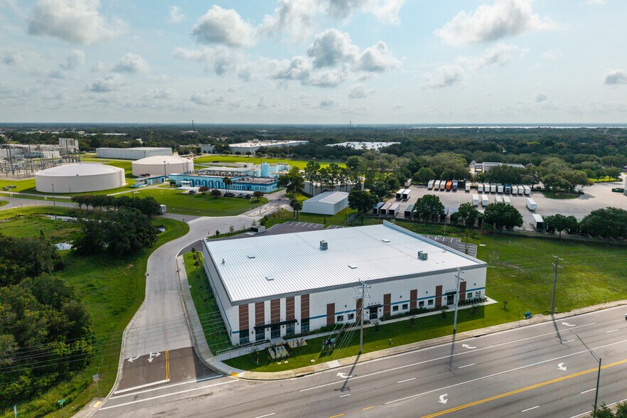 More Photos Of 1530 Kendrick Ln, Lakeland Warehouse For Lease