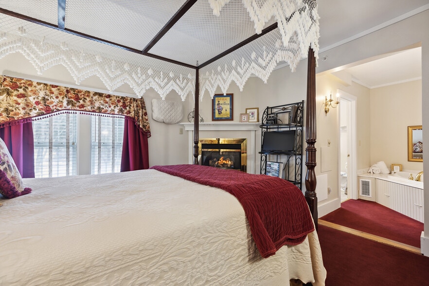 More Photos Of 67 Pleasant View Rd, Bradford Hotel For Sale