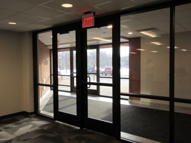 More Photos Of 200 Creek Ln N, Jordan Bank For Lease