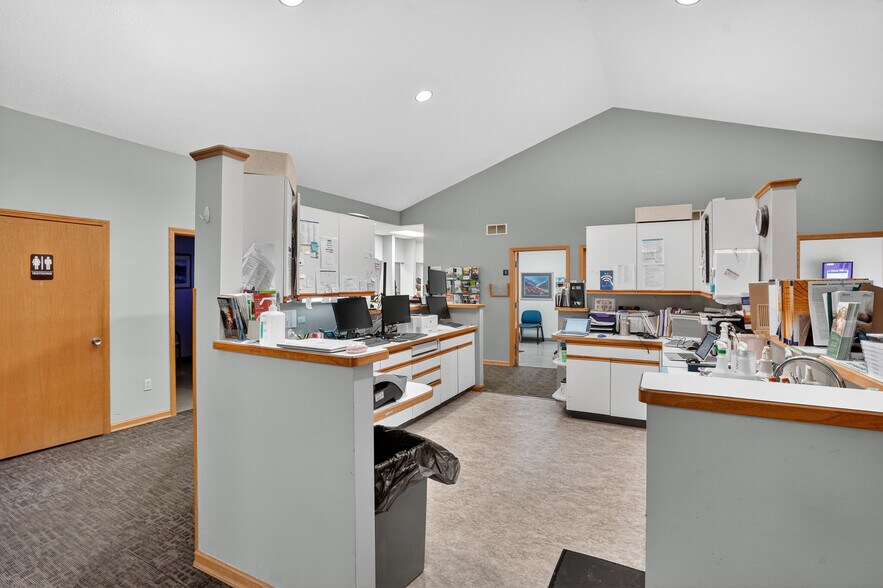 More Photos Of 1625 Ramblewood Dr, East Lansing Medical For Sale