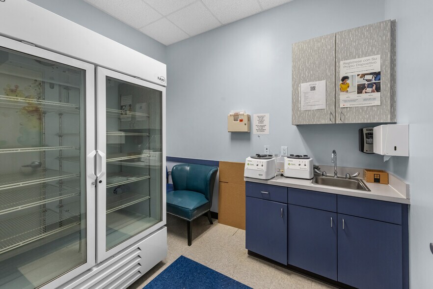 More Photos Of 3326 Watters Rd, Pasadena Office For Sale