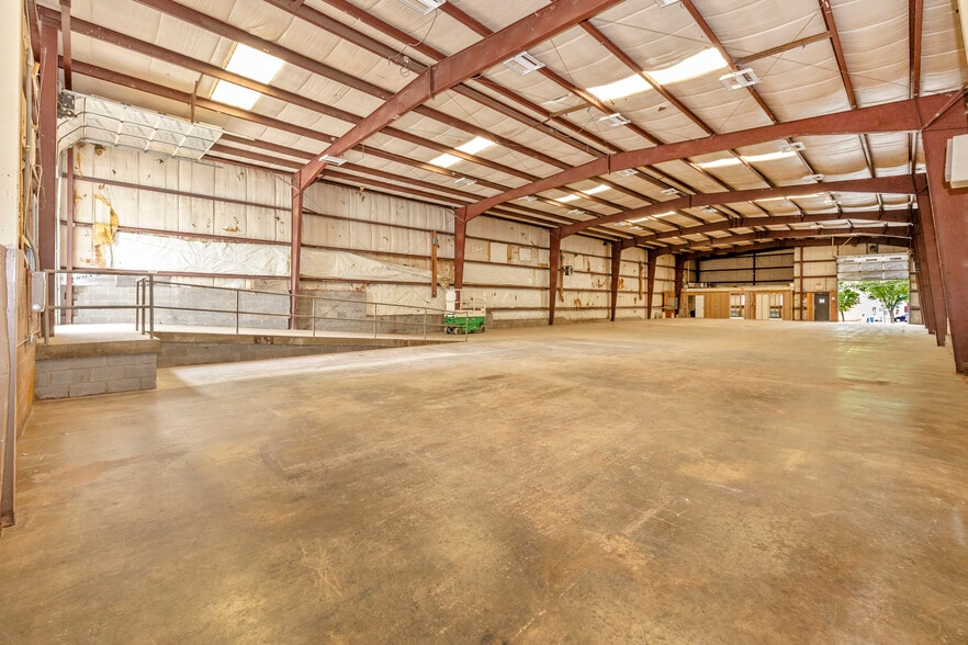 More Photos Of 329 E 2nd St, Frederick Warehouse For Lease