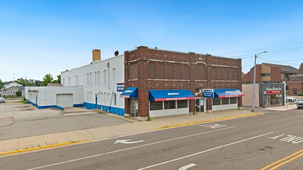 More Photos Of 314 E Market St, Warsaw Showroom For Sale