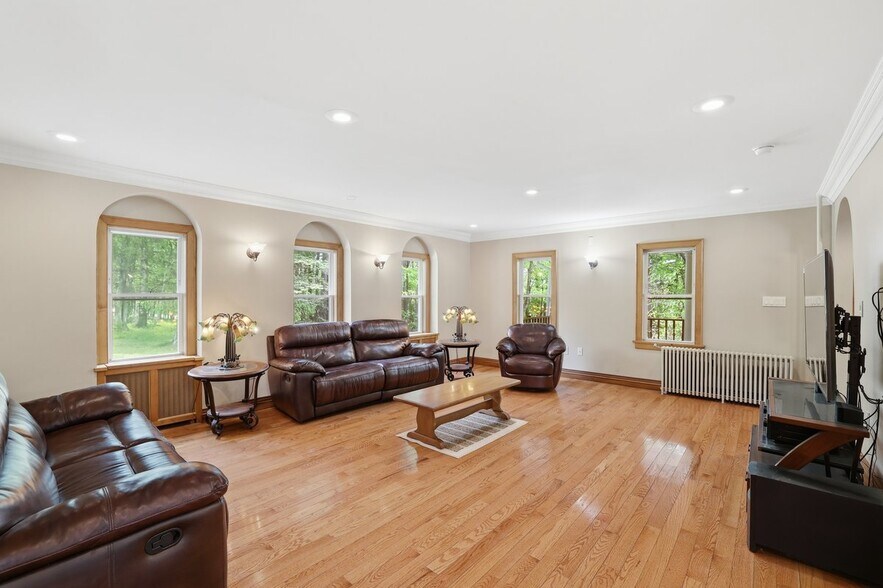 More Photos Of 1015 PA-390, Greentown Hospitality For Sale