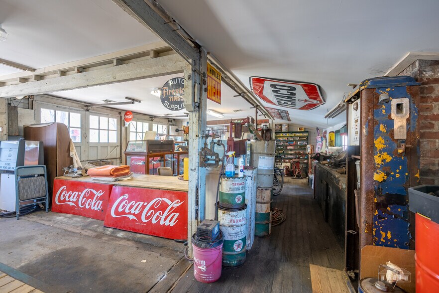 More Photos Of 2272 Main St, Essex Marina For Sale