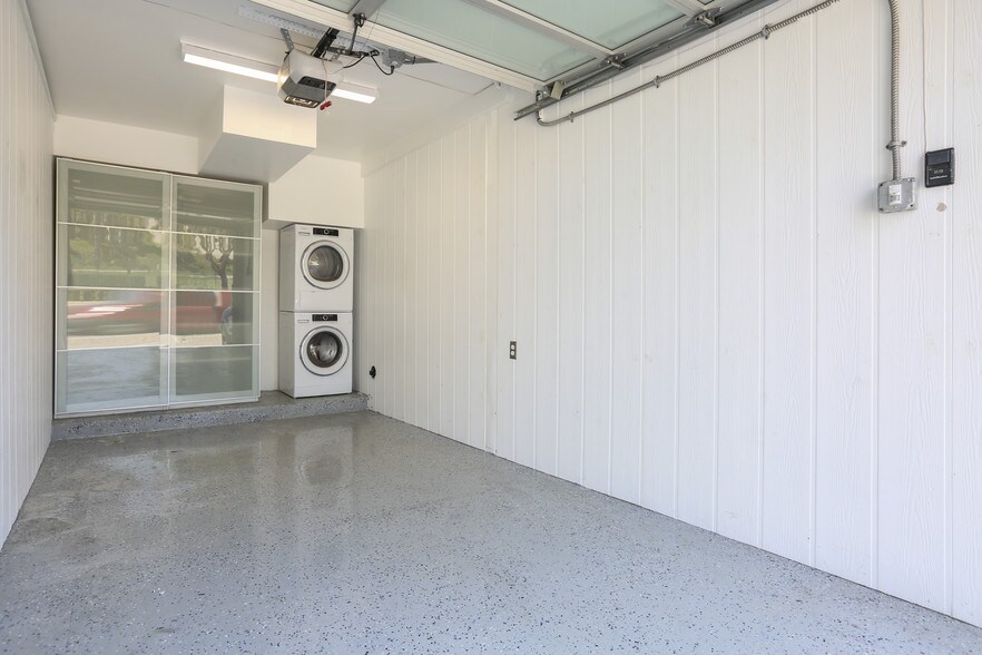More Photos Of 472 Rosecrans Ave, Manhattan Beach Apartments For Sale