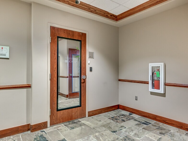 More Photos Of 3101 W Tecumseh Rd, Norman Office For Lease