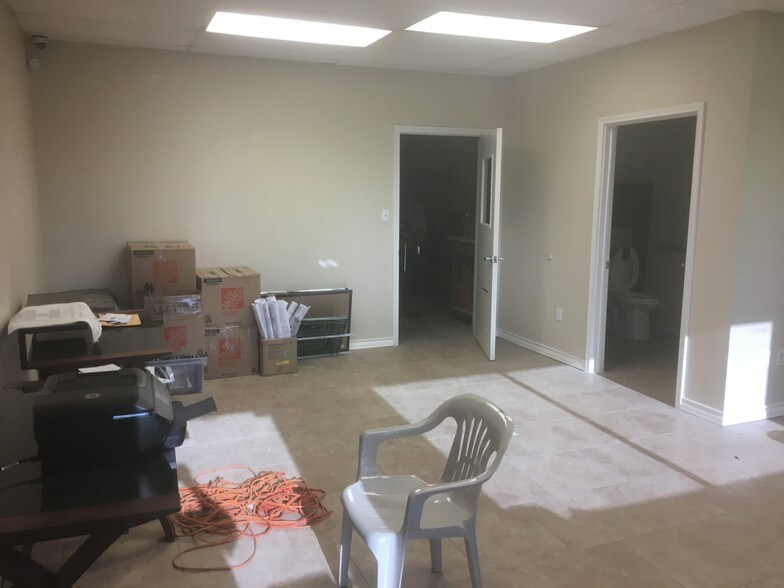 More Photos Of 900 S Midkiff Rd, Midland Storefront Retail Office For Lease