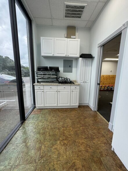 More Photos Of 3111 Fortune Way, Wellington Warehouse For Lease