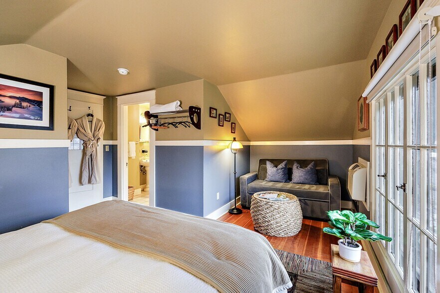 More Photos Of 455 N Oregon St, Jacksonville Hospitality For Sale