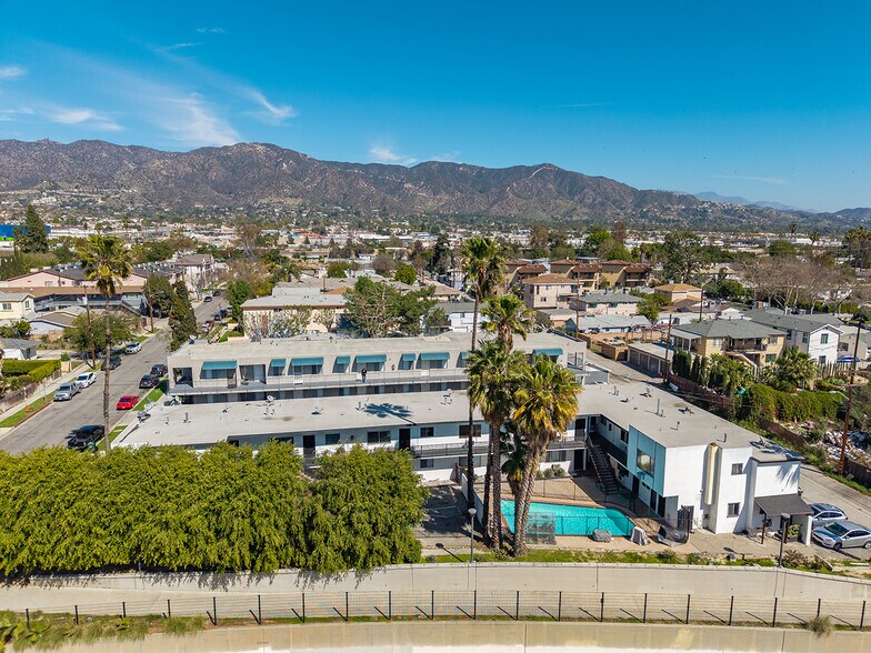 More Photos Of 252 W Elm Ave, Burbank Apartments For Sale