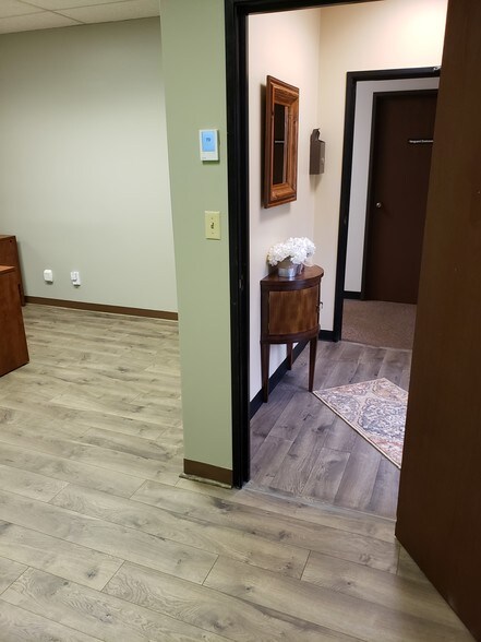 More Photos Of 5501-5525 Foxridge Dr, Mission Medical For Lease