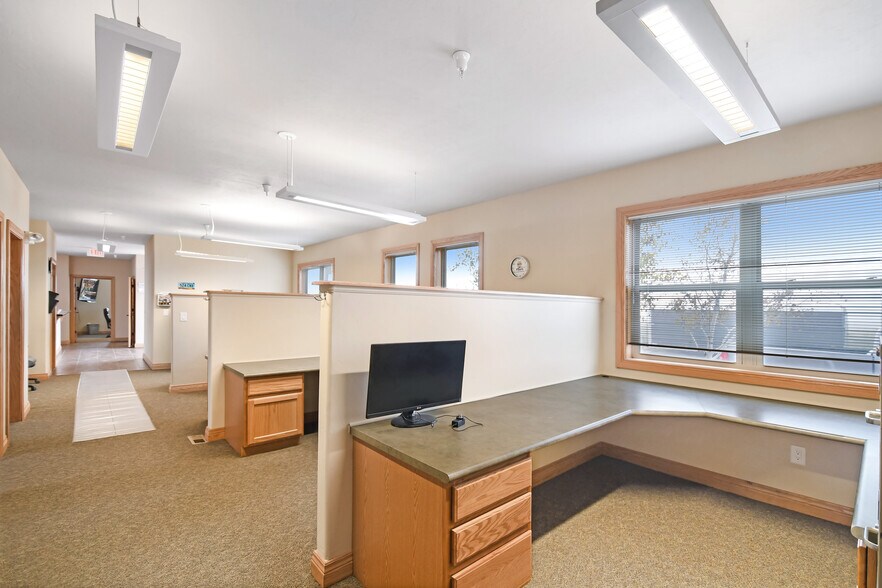 More Photos Of 299 Prairie Dr, Stanley Office For Sale