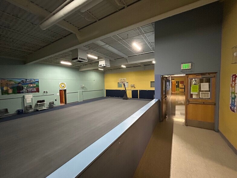 More Photos Of 2021 W Broadway Ave, Minneapolis Lodge Meeting Hall For Lease