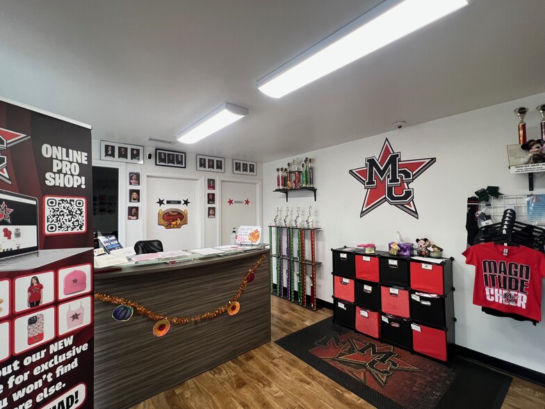 More Photos Of 8803-8811 Amigo Ave, Northridge Warehouse For Lease