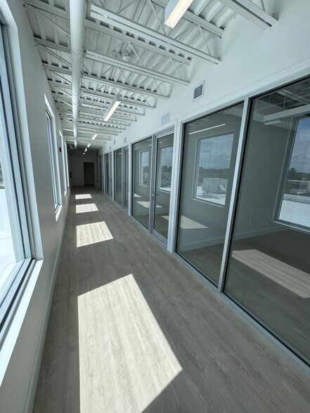 More Photos Of 645 NE 125th St, North Miami Loft Creative Space For Lease