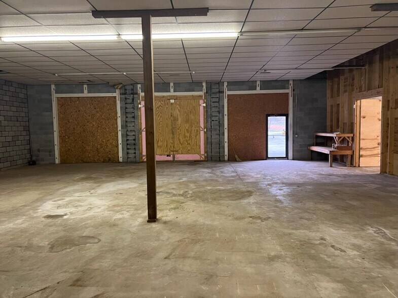 More Photos Of 868 State Route 3 and 12, Hinton Flex For Sale