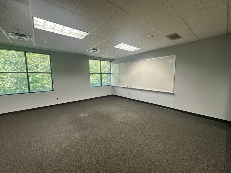 More Photos Of 6525 Shiloh Rd, Alpharetta Office Residential For Sale