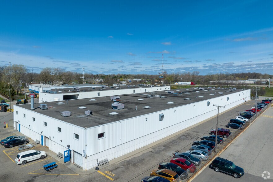 More Photos Of 33180 Fisher Dr, Saint Clair Shores Showroom For Lease
