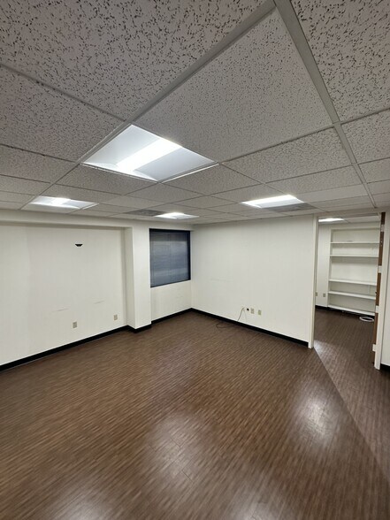 More Photos Of 5102 W Village Green Dr, Midlothian Office For Lease