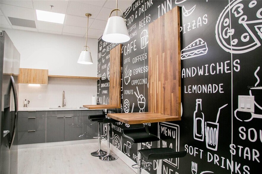 More Photos Of 1700 35th St, Orlando Warehouse For Lease