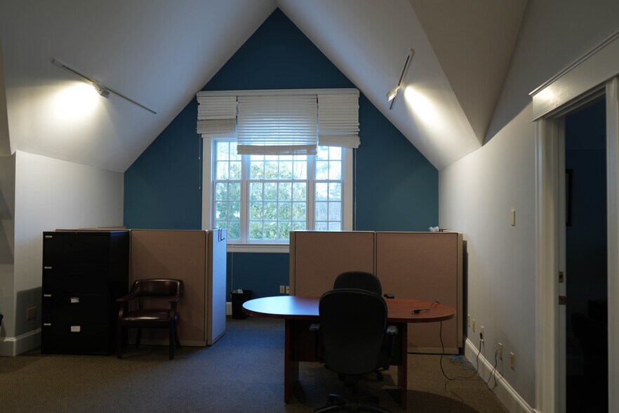 More Photos Of 1 Club Acre Ln, Bedford Office For Lease