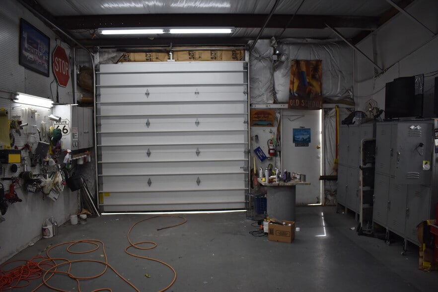 More Photos Of 831-841 Industrial Dr, Yukon Light Manufacturing For Sale